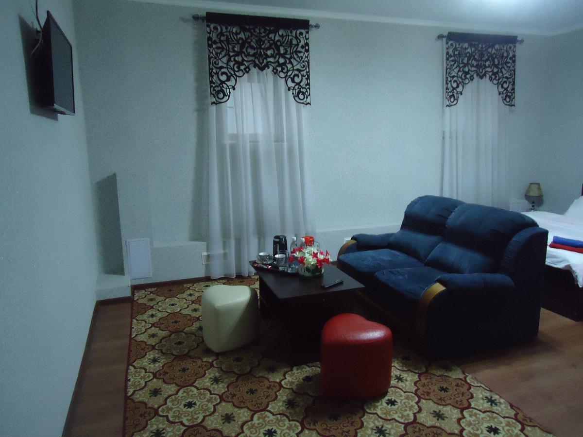 Tumar Hotel บิชเคก ภายนอก รูปภาพ